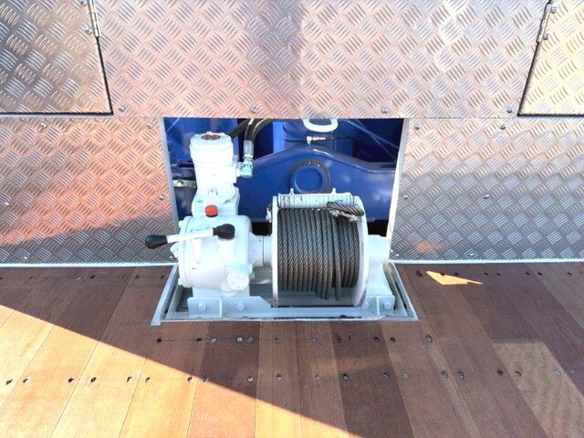 日野レンジャーセルフクレーン4段増トン（6t・8t）[写真10]