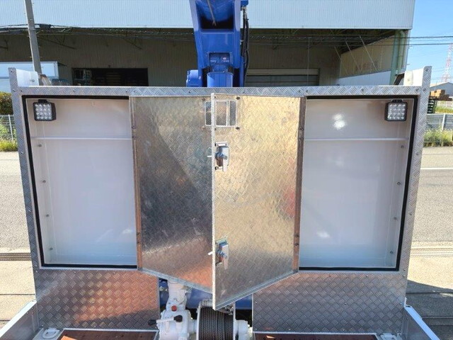 日野レンジャーセルフクレーン4段増トン（6t・8t）[写真17]