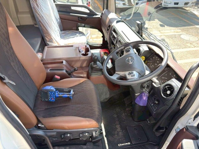 日野レンジャーセルフクレーン4段増トン（6t・8t）[写真23]