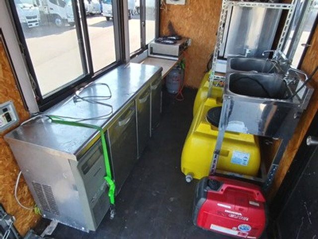 トヨタその他の車種移動販売車小型（2t・3t）[写真09]