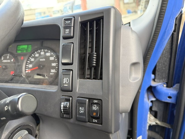 いすゞエルフアルミブロック小型（2t・3t）[写真29]