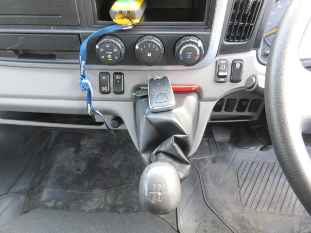 三菱ふそうキャンターアルミバン小型（2t・3t）[写真12]