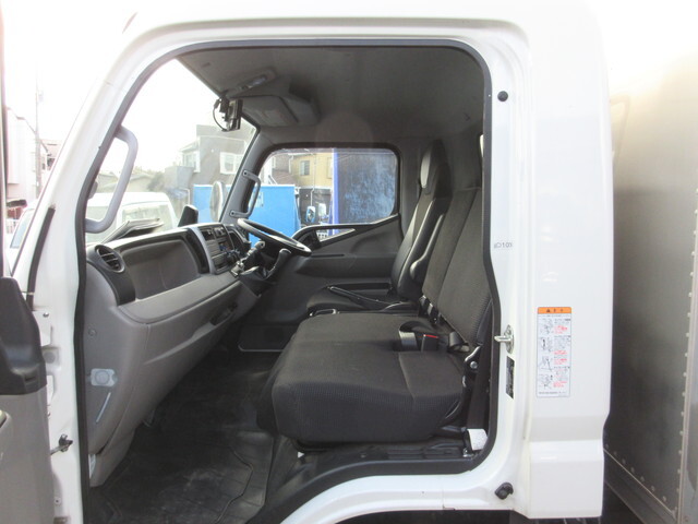 三菱ふそうキャンターアルミバン小型（2t・3t）[写真16]