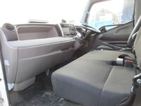 三菱ふそうキャンターアルミバン小型（2t・3t）[写真18]