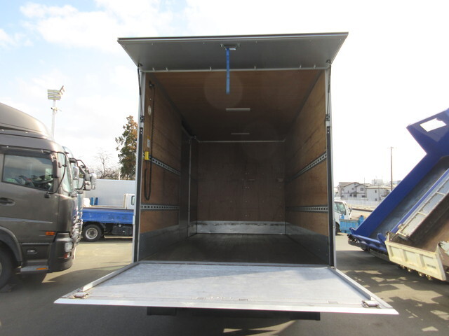 三菱ふそうキャンターアルミバン小型（2t・3t）[写真24]