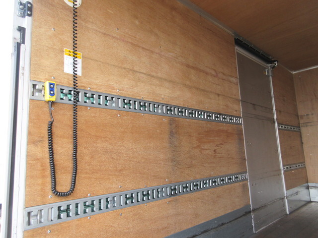 三菱ふそうキャンターアルミバン小型（2t・3t）[写真27]