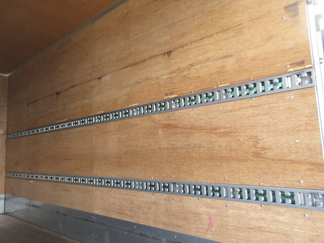 三菱ふそうキャンターアルミバン小型（2t・3t）[写真28]