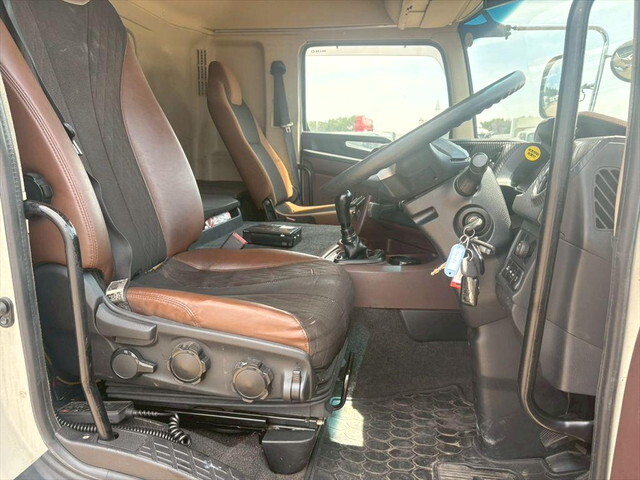 日野プロフィア冷凍車（冷蔵車）大型（10t）[写真21]