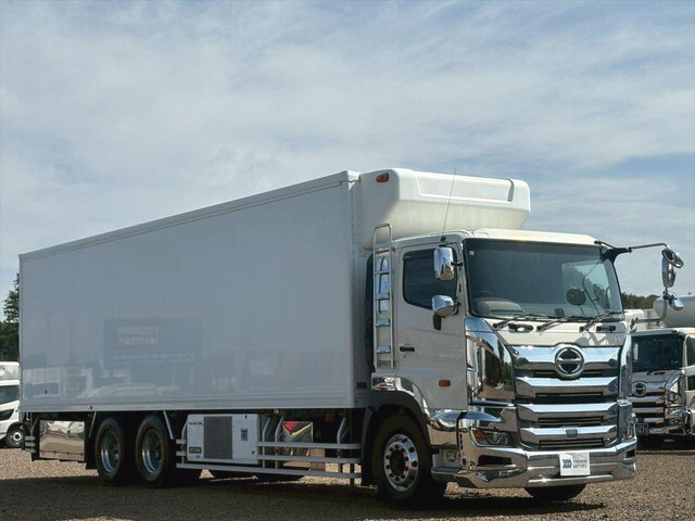 日野プロフィア冷凍車（冷蔵車）大型（10t）[写真03]