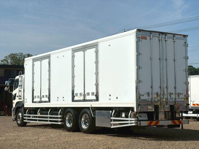 日野プロフィア冷凍車（冷蔵車）大型（10t）[写真04]