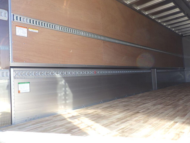 UDトラックスクオンアルミウイング大型（10t）[写真11]