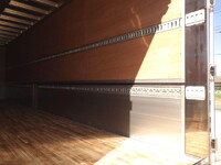 UDトラックスクオンアルミウイング大型（10t）[写真13]