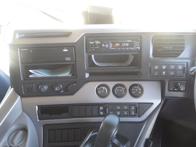 UDトラックスクオンアルミウイング大型（10t）[写真19]