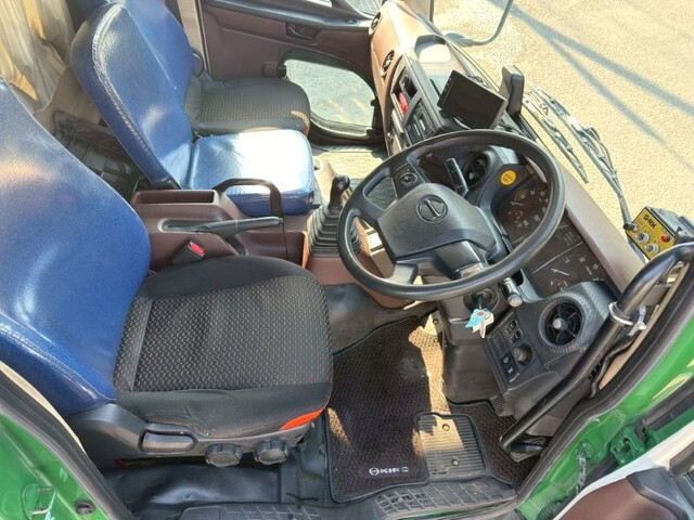 日野レンジャーパッカー車（塵芥車）増トン（6t・8t）[写真32]