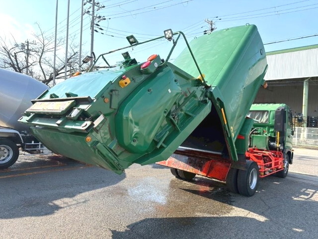 日野レンジャーパッカー車（塵芥車）増トン（6t・8t）[写真08]