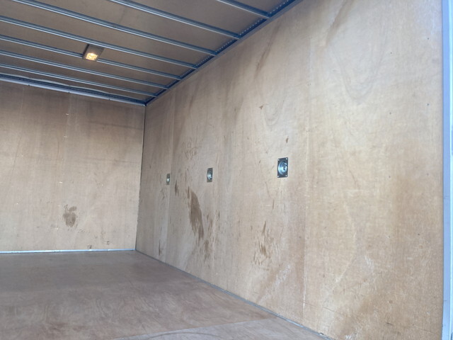 いすゞエルフアルミバン小型（2t・3t）[写真13]