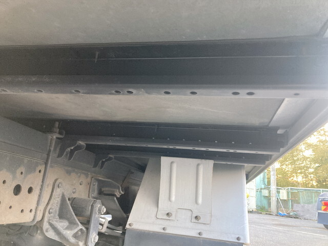 いすゞエルフアルミバン小型（2t・3t）[写真22]