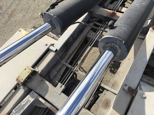 UDトラックスクオンコンテナ専用車大型（10t）[写真11]