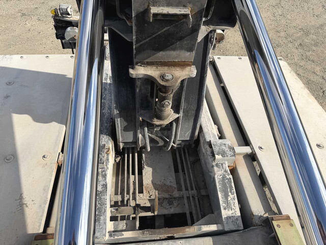 UDトラックスクオンコンテナ専用車大型（10t）[写真12]