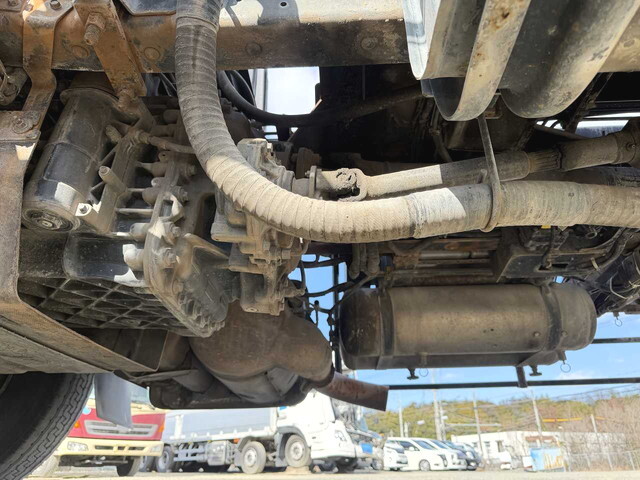 UDトラックスクオンコンテナ専用車大型（10t）[写真25]