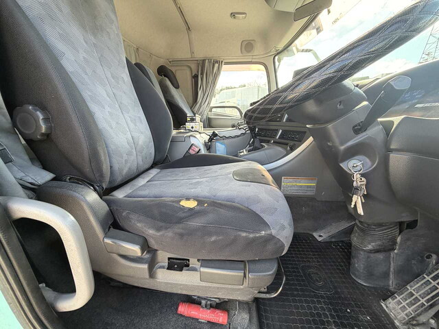 UDトラックスクオンコンテナ専用車大型（10t）[写真30]