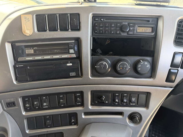 UDトラックスクオンコンテナ専用車大型（10t）[写真35]