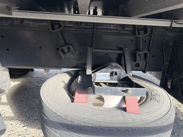 いすゞギガアルミウイング大型（10t）[写真23]