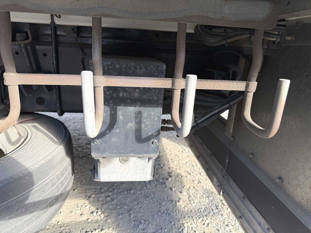 いすゞギガアルミウイング大型（10t）[写真24]