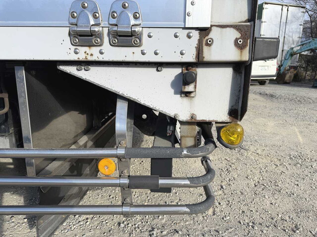 いすゞギガアルミウイング大型（10t）[写真25]