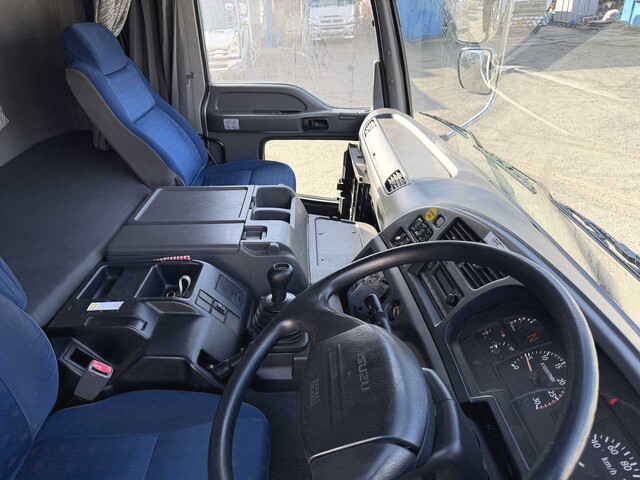 いすゞギガアルミウイング大型（10t）[写真34]