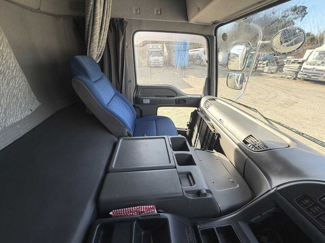 いすゞギガアルミウイング大型（10t）[写真39]