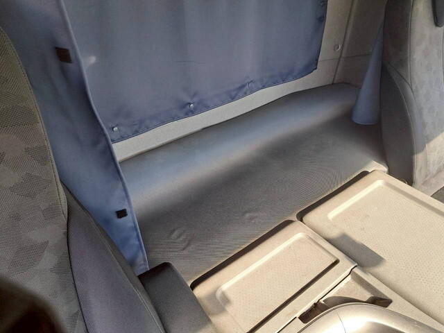 UDトラックスクオントレーラーヘッド（トラクターヘッド）大型（10t）[写真10]