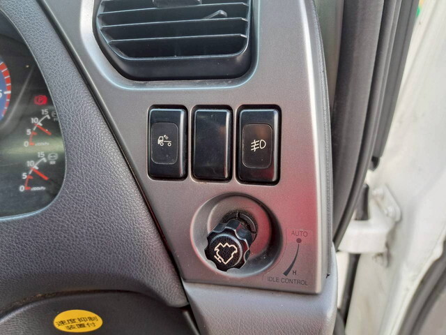 UDトラックスクオントレーラーヘッド（トラクターヘッド）大型（10t）[写真11]