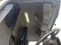 UDトラックスクオントレーラーヘッド（トラクターヘッド）大型（10t）[写真17]