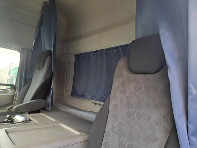 UDトラックスクオントレーラーヘッド（トラクターヘッド）大型（10t）[写真20]