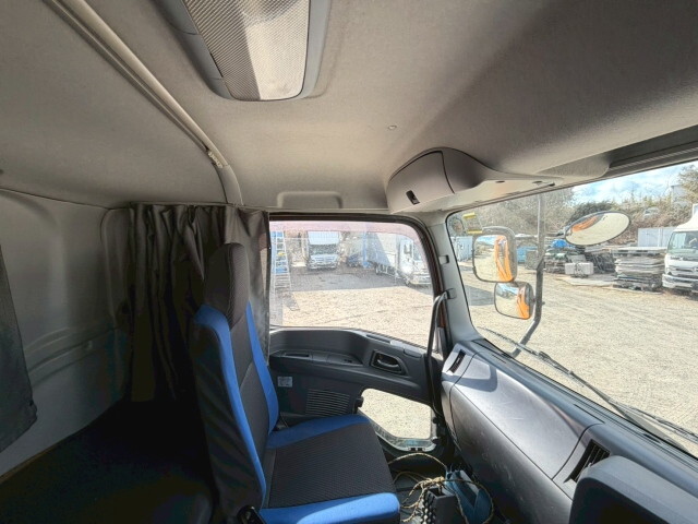 いすゞギガアルミウイング大型（10t）[写真11]