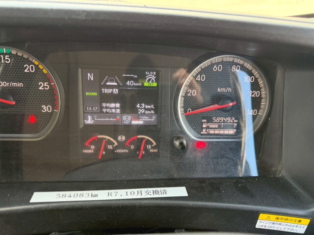 いすゞギガアルミウイング大型（10t）[写真13]