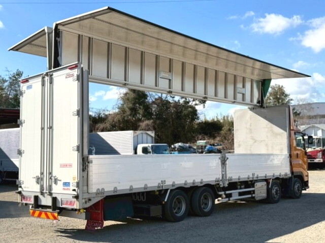 いすゞギガアルミウイング大型（10t）[写真02]