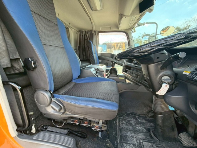 いすゞギガアルミウイング大型（10t）[写真20]