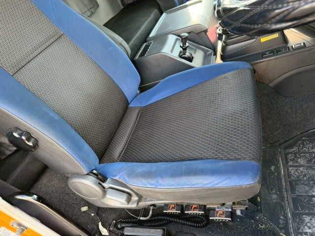 いすゞギガアルミウイング大型（10t）[写真21]