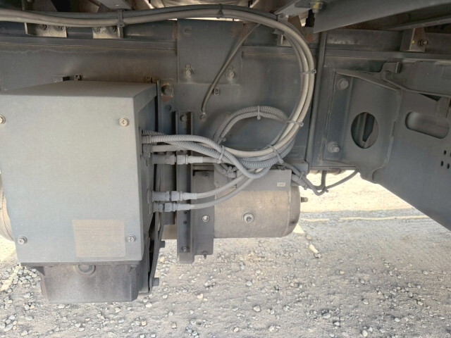 いすゞギガアルミウイング大型（10t）[写真22]