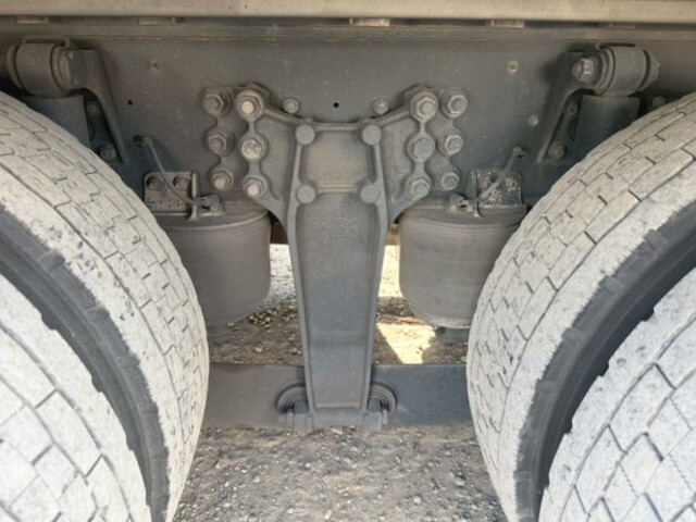 いすゞギガアルミウイング大型（10t）[写真23]