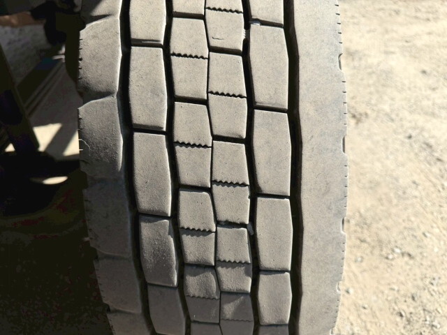 いすゞギガアルミウイング大型（10t）[写真26]