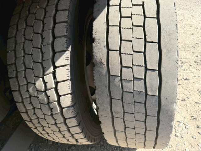 いすゞギガアルミウイング大型（10t）[写真29]