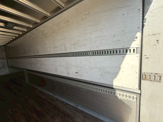 いすゞギガアルミウイング大型（10t）[写真36]