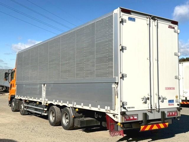 いすゞギガアルミウイング大型（10t）[写真04]