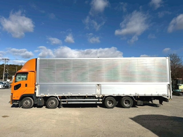 いすゞギガアルミウイング大型（10t）[写真05]