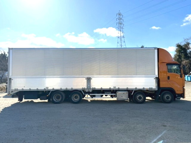 いすゞギガアルミウイング大型（10t）[写真07]