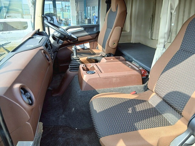 日野レンジャーアルミウイング中型（4t）[写真10]