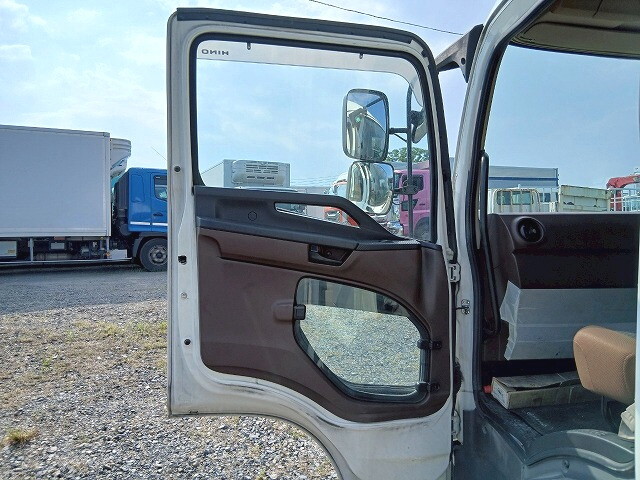 日野レンジャーアルミウイング中型（4t）[写真12]